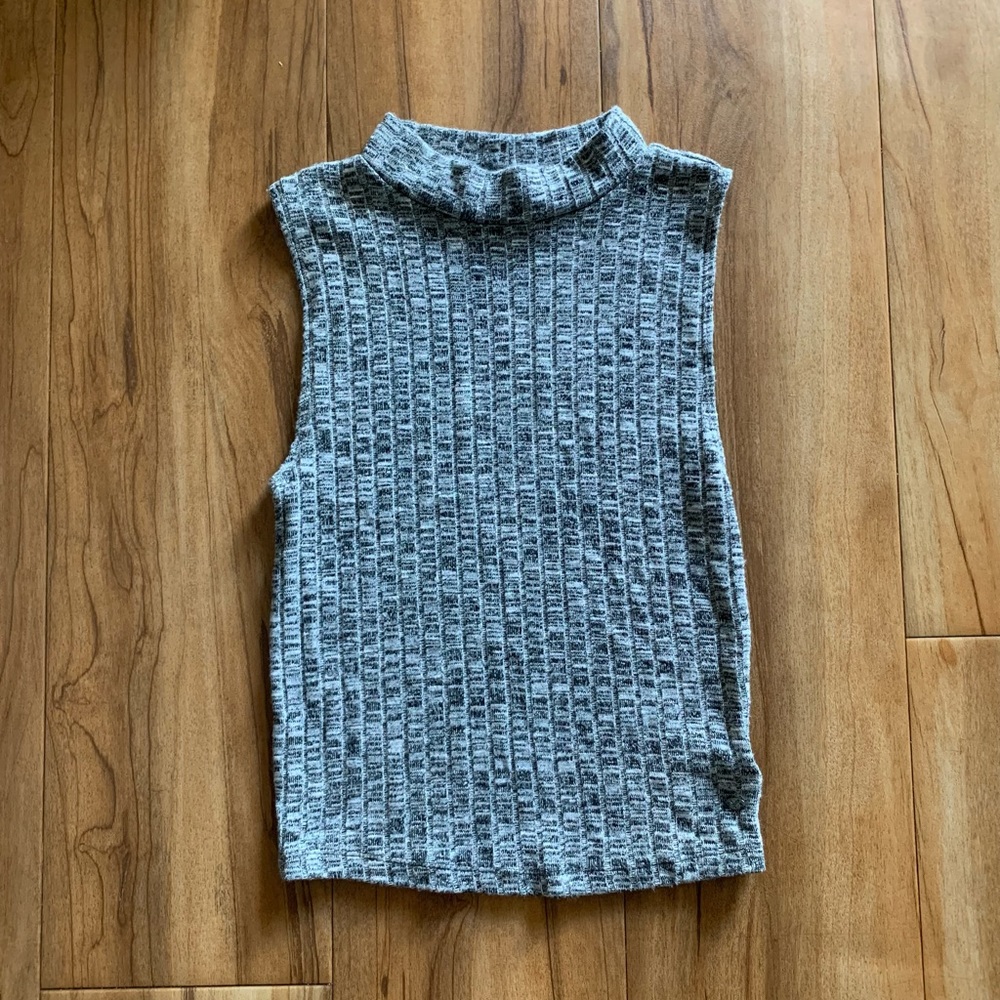Women’s American Eagle Dark Gray Cropped Sweater Tank Top
